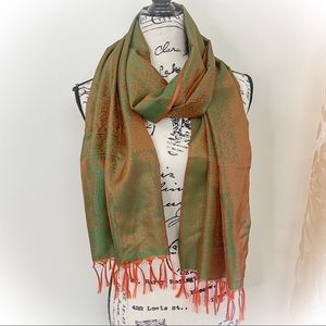 💕Beautiful green & orange reversible paisley silk scarf💕